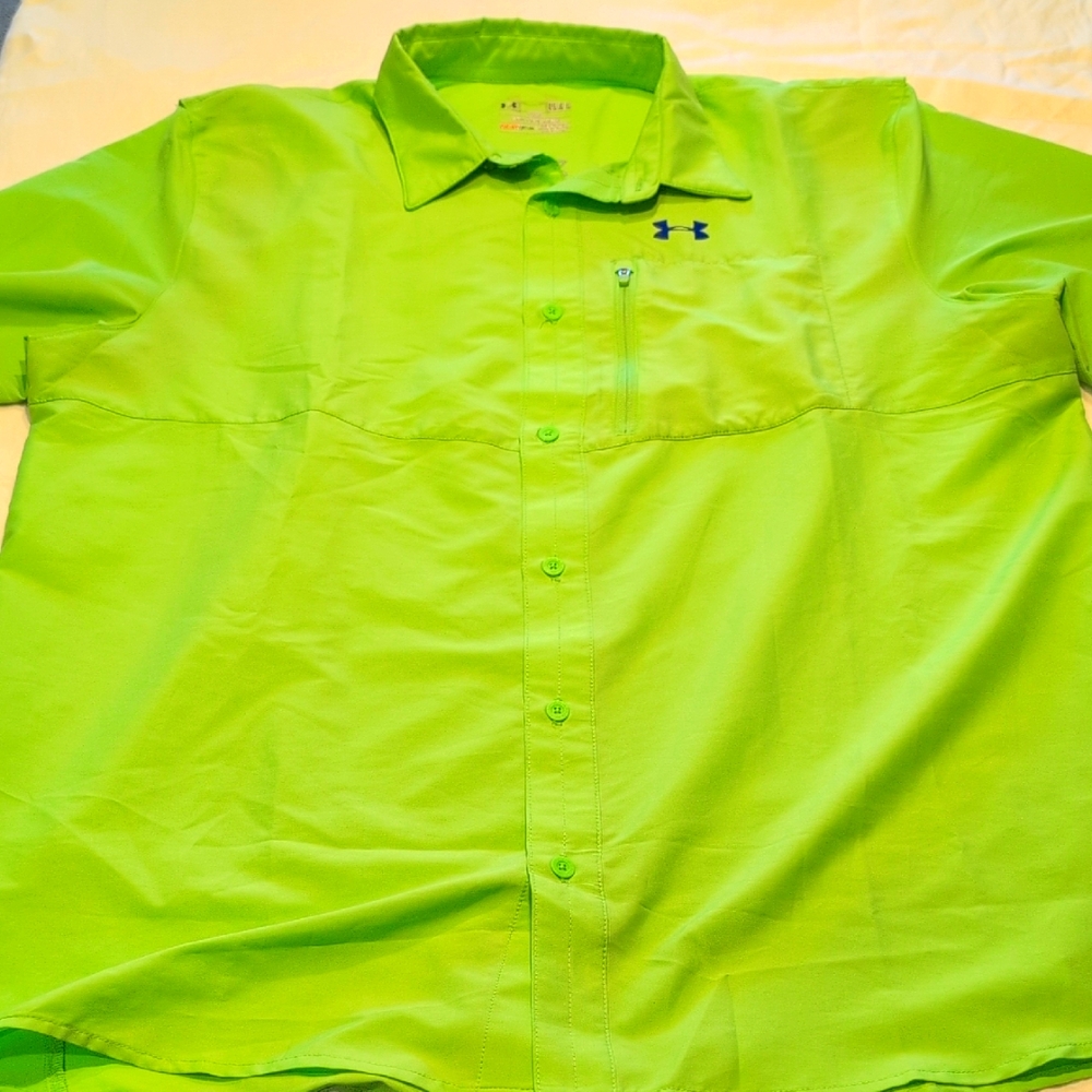 Under Armour Men's Short Sleeve Button- Up Shirt, Size Large
